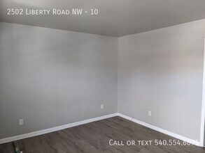 2502 Liberty Rd NW in Roanoke, VA - Building Photo - Building Photo