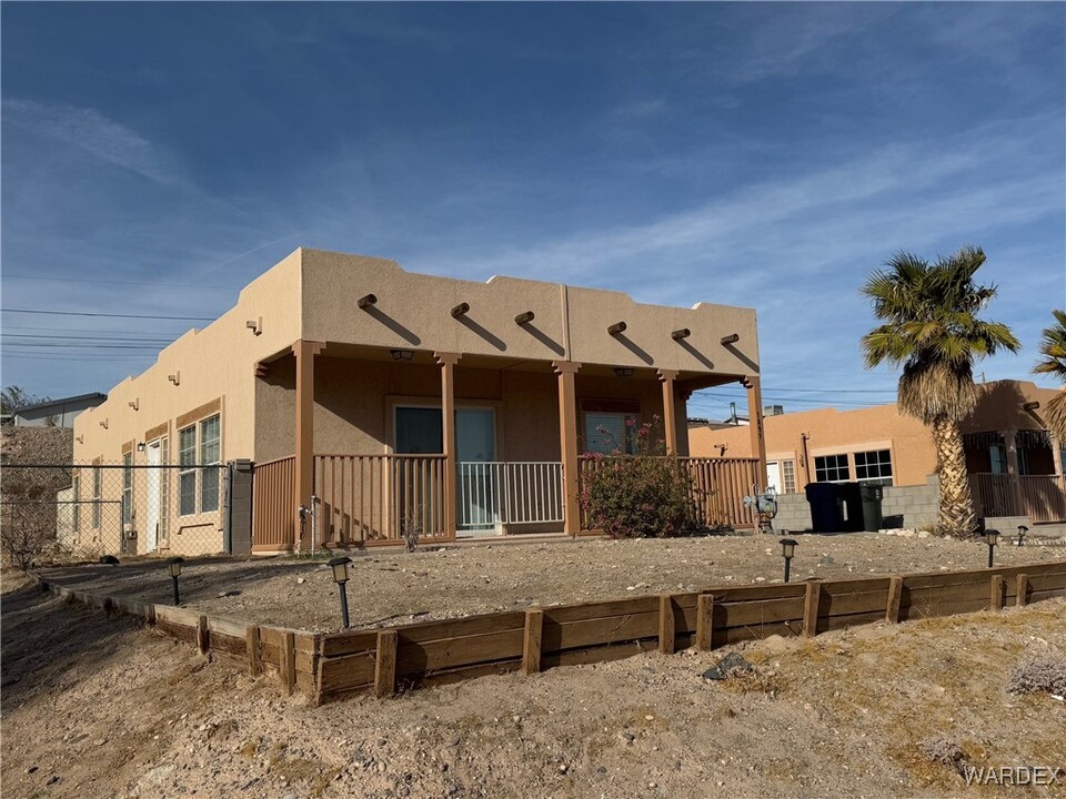 1691 Sierra Vista Dr in Bullhead City, AZ - Building Photo