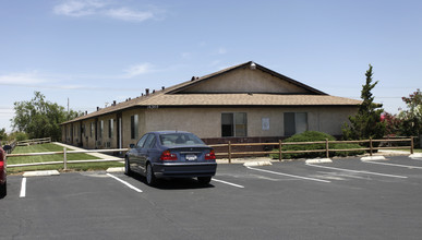 16388 Sequoia Ave in Hesperia, CA - Building Photo - Building Photo