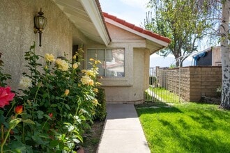 19336 Old Friend Rd in Santa Clarita, CA - Building Photo - Building Photo