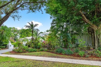 2540 Fairway Island Dr in Wellington, FL - Building Photo - Building Photo