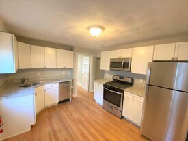 309A Highland Ave, Unit 1 in Somerville, MA - Building Photo