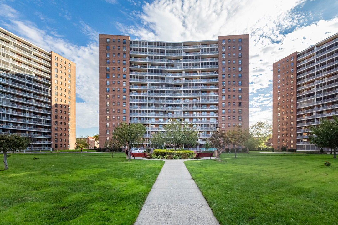 Park City Estates in Rego Park, NY - Building Photo