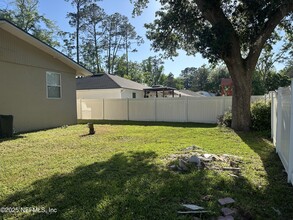5305 Bedford Rd in Jacksonville, FL - Foto de edificio - Building Photo