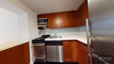 1 Astor Pl in New York, NY - Building Photo - Building Photo