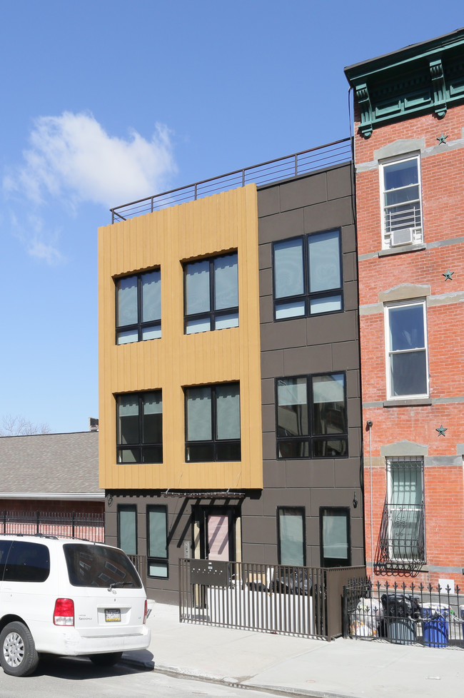 201 Marion in Brooklyn, NY - Building Photo - Building Photo