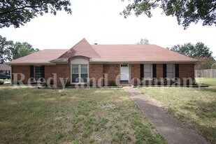 Welcome to 3829 Northcliff Drive! in Memphis, TN - Building Photo