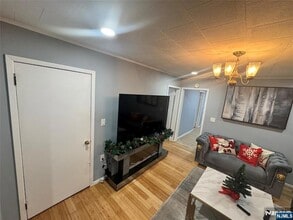 460 Ave E in Bayonne, NJ - Foto de edificio - Building Photo