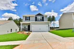 6136 Ahoskie Dr in Charlotte, NC - Building Photo