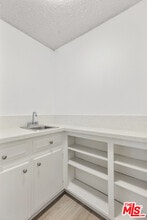 2803 Arizona Ave-Unit -11 in Santa Monica, CA - Building Photo - Building Photo