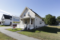 218 S Main St in Laconia, NH - Foto de edificio - Building Photo