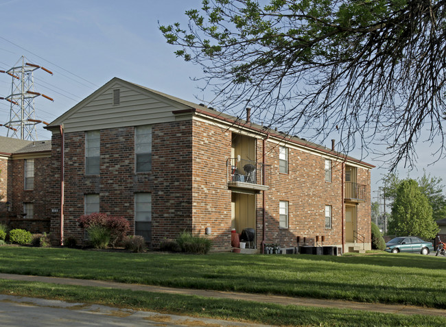 Trotwood Downs and Brittany Townhomes in Hazelwood, MO - Building Photo - Building Photo