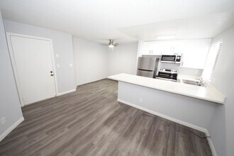 Amherst Heights, LLC in Los Angeles, CA - Building Photo - Interior Photo