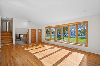 1037 Heatherfield Ln in Glenview, IL - Building Photo - Building Photo