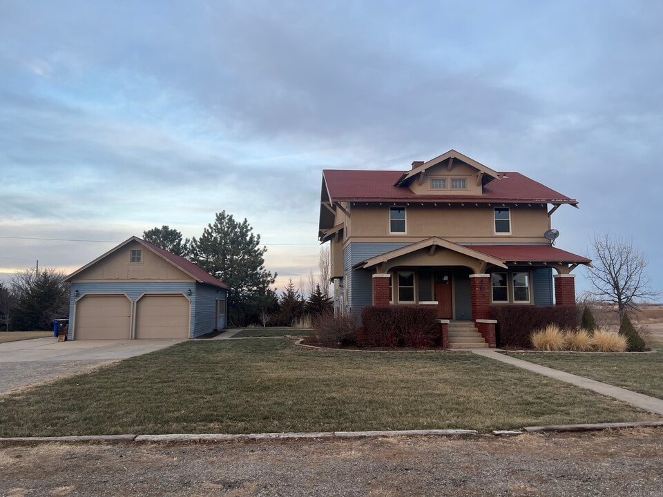 405 Trenton St in Inman, KS - Building Photo