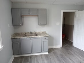 146 Wanda Ave, Unit Upper Front in Buffalo, NY - Foto de edificio - Building Photo