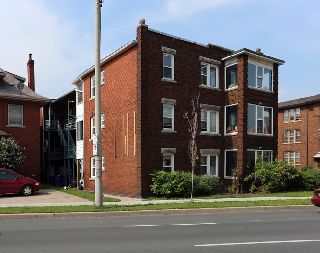 3-7 Connaught Ave S in Hamilton, ON - Building Photo - Primary Photo