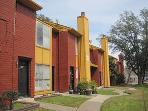 Rama Apartments in Houston, TX - Building Photo - Building Photo