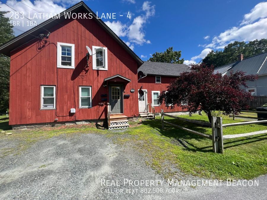 283 Latham Works Ln in Hartford, VT - Building Photo
