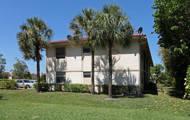 Plaza Apartments in Coral Springs, FL - Building Photo - Building Photo