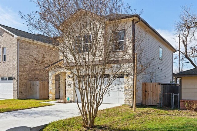 2211 Silverbonnet St in Houston, TX - Building Photo - Building Photo