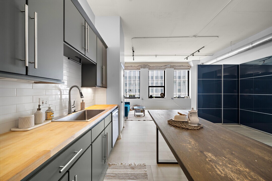 705 Main St, Unit #605 in Houston, TX - Foto de edificio