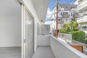 1812 Westholme Ave in Los Angeles, CA - Foto de edificio - Building Photo
