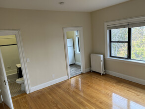 1476 Beacon St, Unit 3 in Brookline, MA - Building Photo - Building Photo