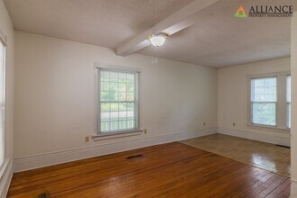 328 N 16th St in Manhattan, KS - Building Photo - Building Photo