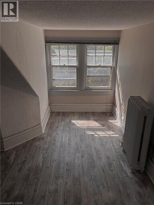 12 Duke St in Hamilton, ON - Building Photo