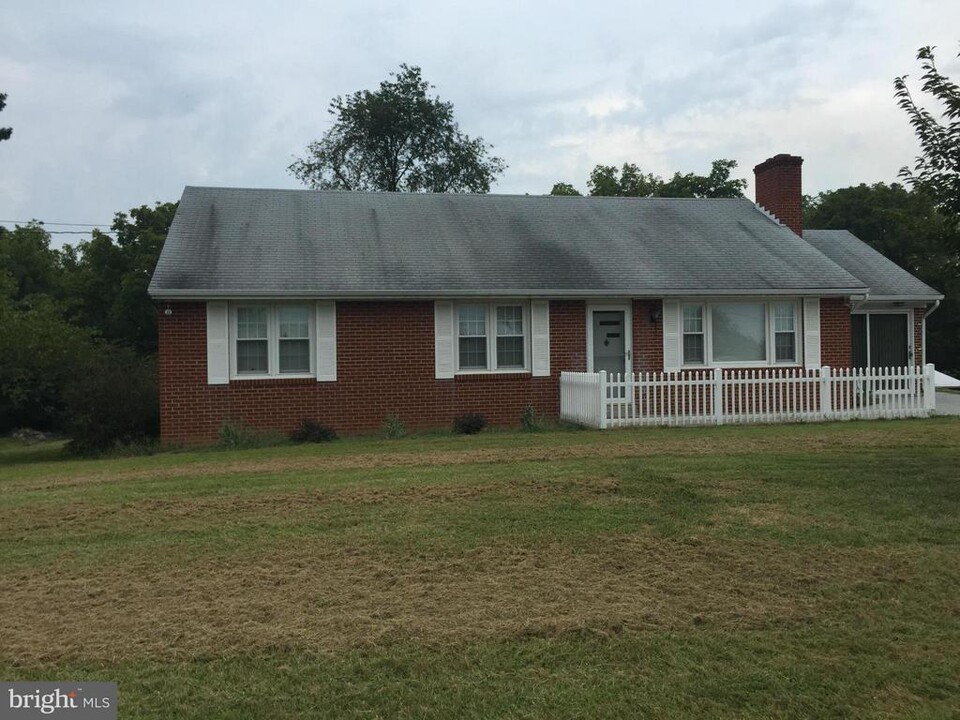 1515 Fairground Rd in Front Royal, VA - Building Photo