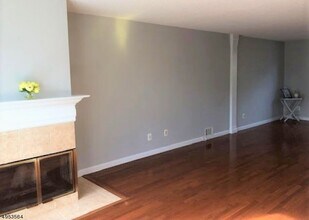 804 Brokaw Ct in Bridgewater, NJ - Building Photo - Building Photo