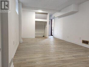 2953 Oslo Crescent in Mississauga, ON - Building Photo - Building Photo