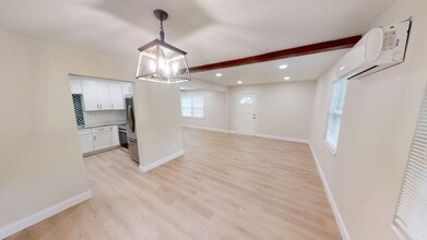 7216 7th Ave N in St. Petersburg, FL - Building Photo - Building Photo