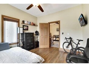 809 W 28th St, Unit B in Minneapolis, MN - Foto de edificio - Building Photo