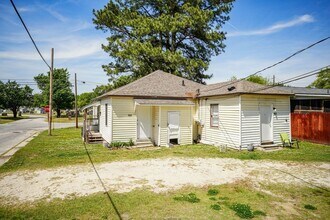 909 S McKay Ave in Dunn, NC - Building Photo - Building Photo