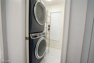 7712 Citrus Hill Ln in Naples, FL - Building Photo