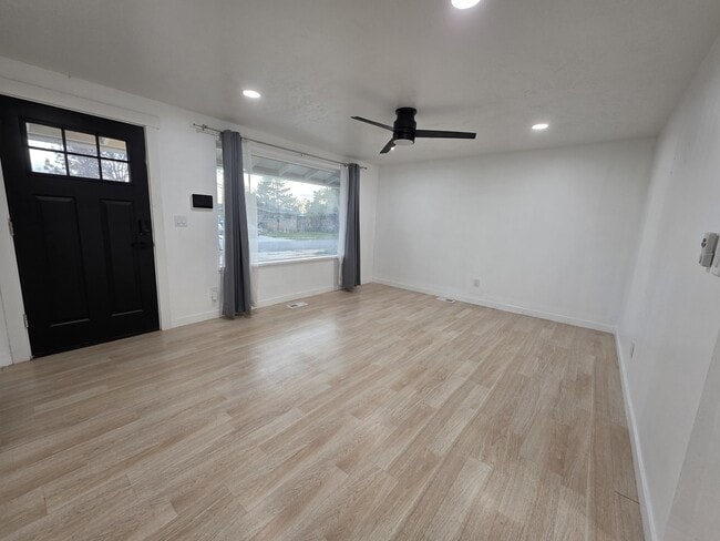 1606 W 1960 N in Layton, UT - Building Photo - Building Photo