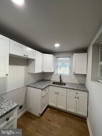 5325 W Stiles St photo'
