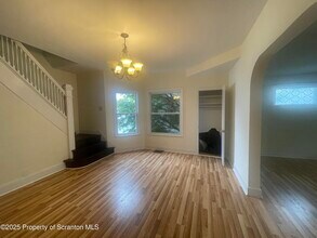 608 N Sumner Ave in Scranton, PA - Building Photo - Building Photo