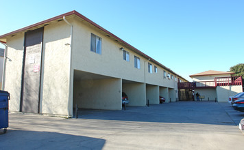 1055 N Sanborn Rd in Salinas, CA - Building Photo - Building Photo