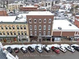 24 Wellington St in Stratford, ON - Building Photo