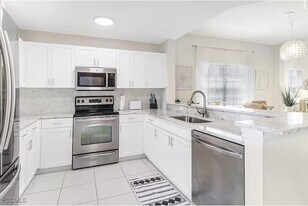4450 Botanical Pl Cir, Unit 301 in Naples, FL - Building Photo
