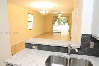 3899 Tree Top Dr in Weston, FL - Building Photo - Building Photo
