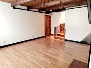 102 Wharf St, Unit A7 in Salem, MA - Foto de edificio - Building Photo