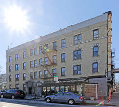 19-06 Ditmars Blvd in Astoria, NY - Building Photo - Building Photo