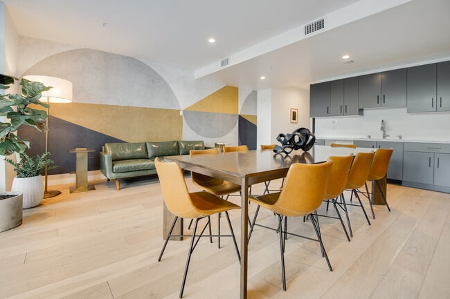 Vica Silverlake in Los Angeles, CA - Building Photo - Building Photo