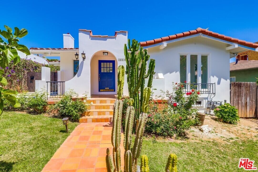1318 S Longwood Ave in Los Angeles, CA - Building Photo