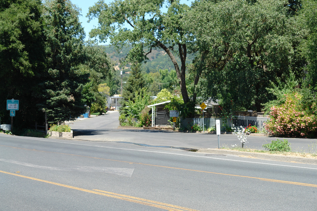 Meadowbrook Mobile Estates in Sonoma, CA - Foto de edificio