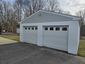 112 Liberty St in Stonington, CT - Foto de edificio - Building Photo
